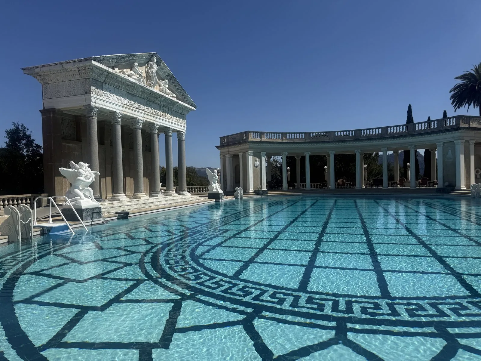 海神泳池（Neptune Pool）——为五个孩子的暑假而建