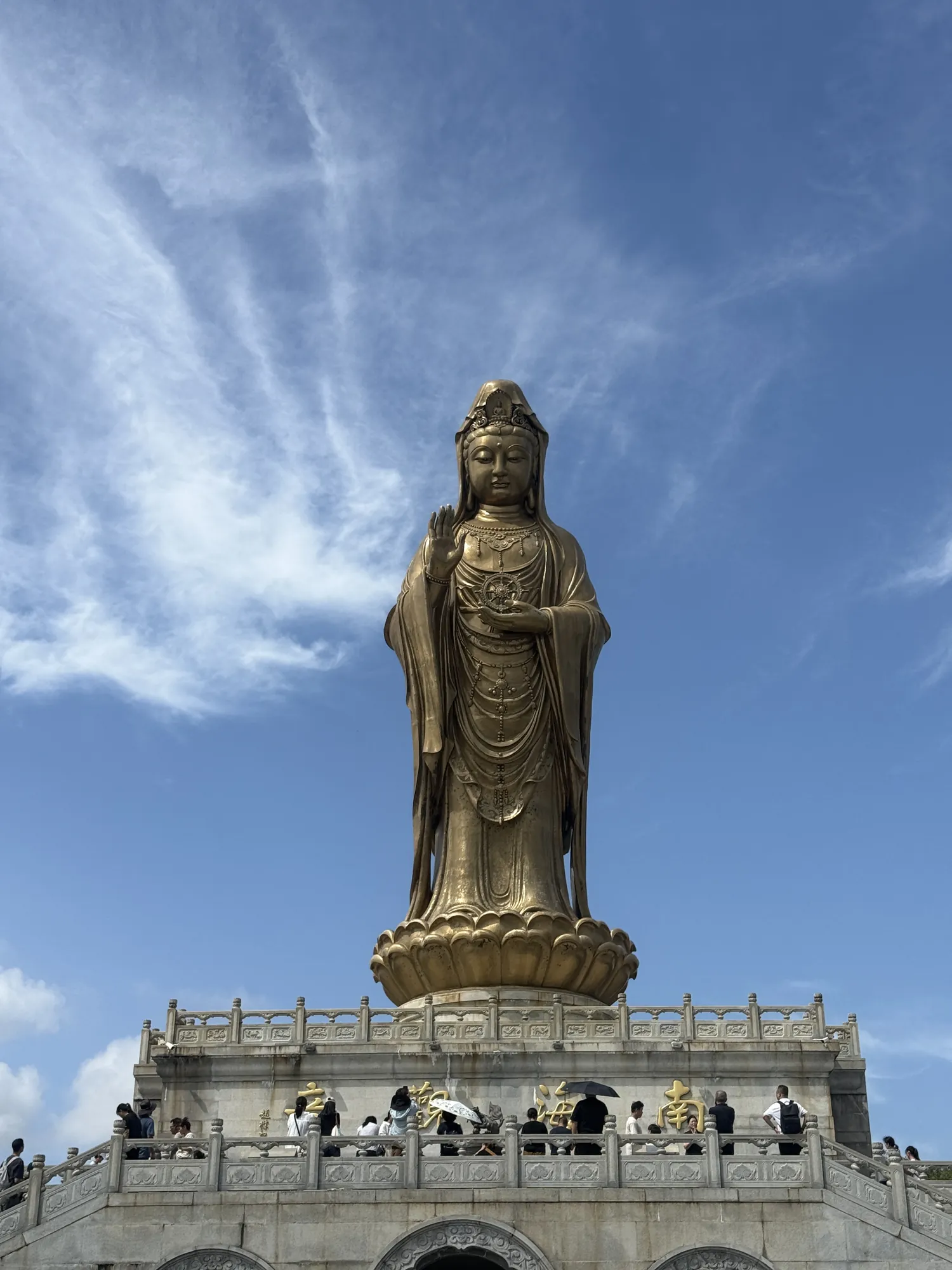 南海观音全身像