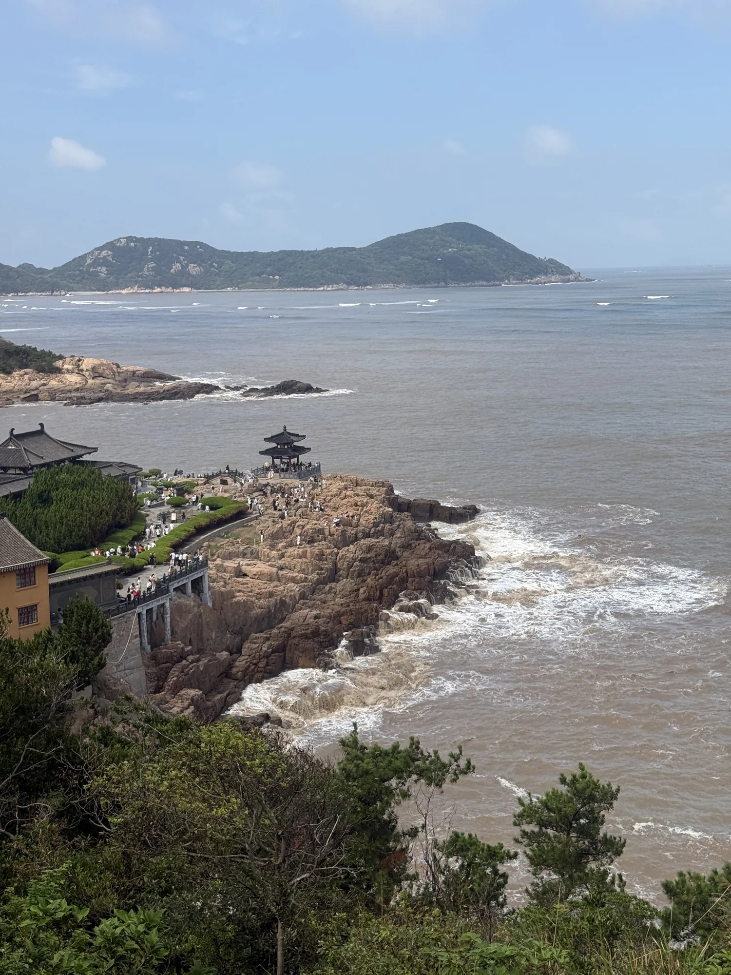 从普陀山望向东海与远处岛屿